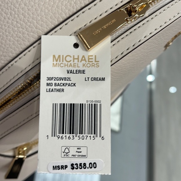 Michael Kors Women's Valerie Medium Pebbled Leather Backpack
Light Cream
NWT - Picture 5 of 16